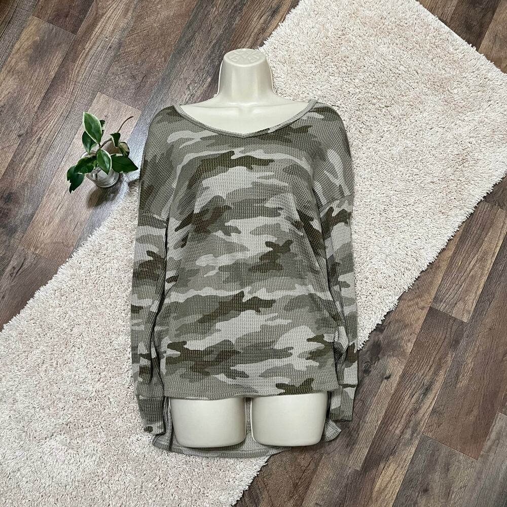 American Eagle Size XS Oversized Green Camo Waffle Knit V-Neck Pullover Top
